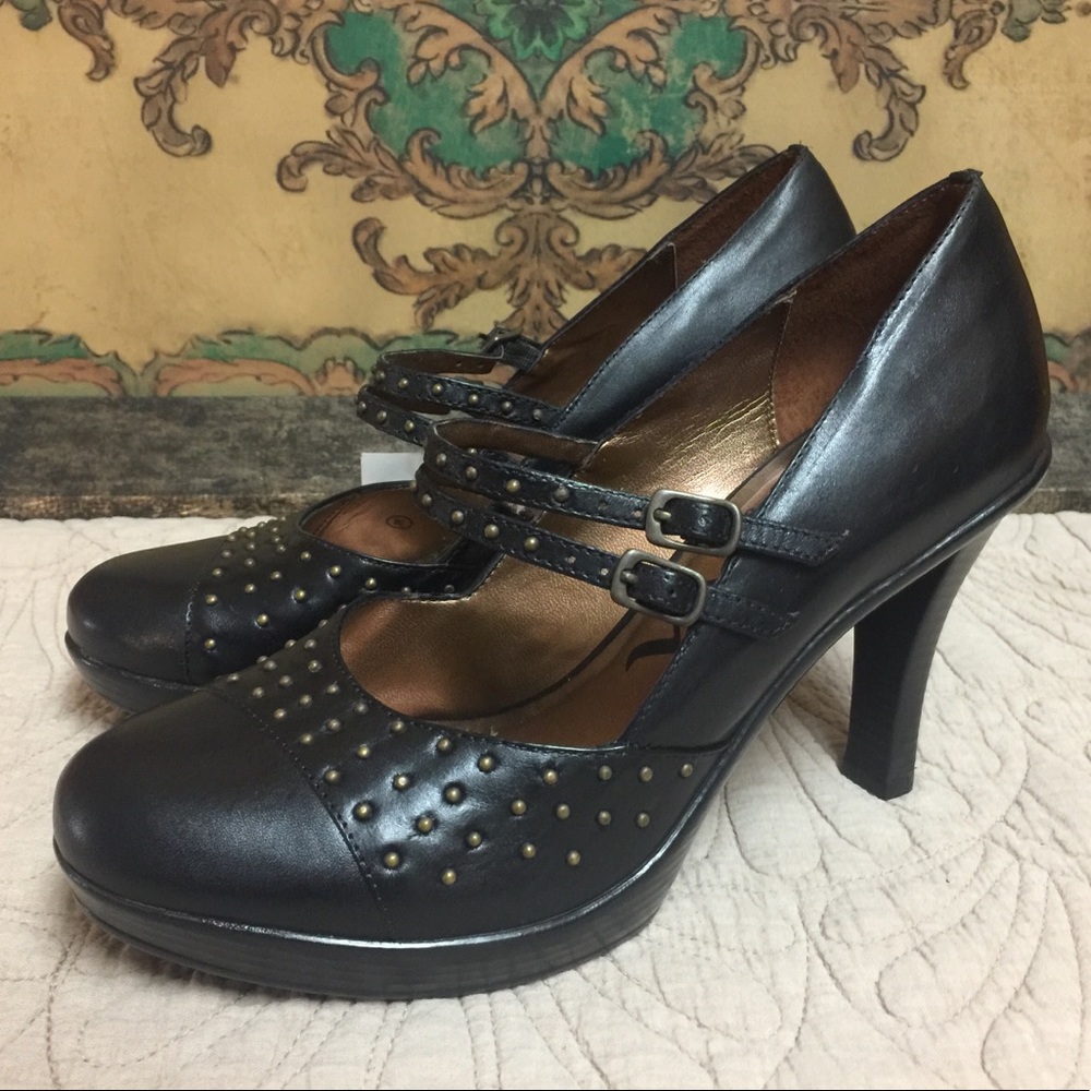 Nina Black Leather Shoes, Size 7